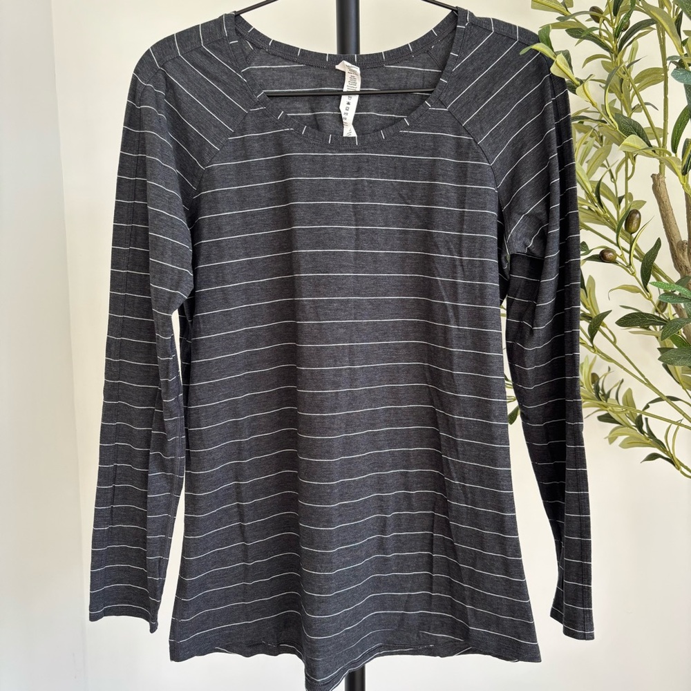 • [Lululemon] Striped Top •